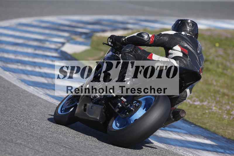 /Archiv-2024/01 26.-28.01.2024 Moto Center Thun Jerez/Gruppe gruen-green/backside